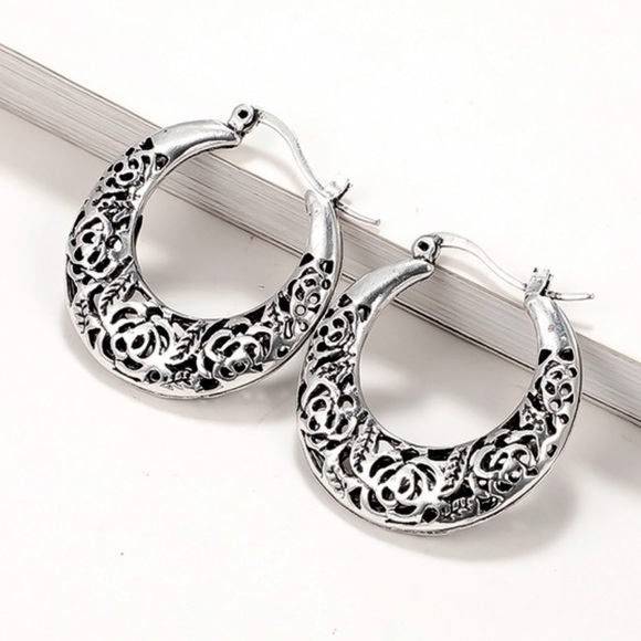 Silver Filigree Boho 3D Lever Top Hoop Earrings - Picture 4 of 9